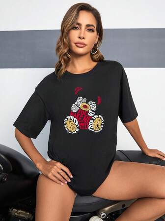 Camiseta de hombros caídos con estampado de dibujos animados