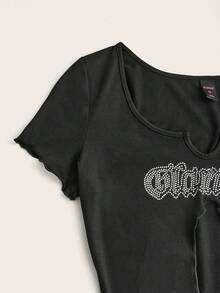 ROMWE PUNK 水鑽字母圖案缺口領不對稱下擺短款T恤 - 黑色 - 查看 3