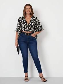 SHEIN Privé Plus Allover Print Tie Back Butterfly Sleeve Crop Blouse - Black and White - View 5