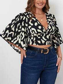 SHEIN Privé Plus Allover Print Tie Back Butterfly Sleeve Crop Blouse - Black and White - View 3