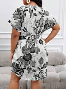 SHEIN LUNE Plus Tropical Print Batwing Sleeve Belted Dress - Multicolor - View 2