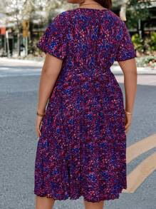 SHEIN LUNE 大碼滿版印花繫腰帶連衣裙 - 彩色 - 查看 2