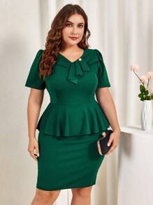 CurvySweet Talla grande Vestido peplum ribete con fruncido unicolor - Verde Oscuro - Ver 1