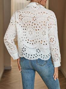 SHEIN Frenchy 網眼刺繡貝殼邊落肩袖襯衫 - 白色 - 查看 2