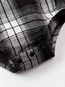 Cozy Pixies Baby Boy Plaid Print Pocket Patched Bodysuit - Black and White - View 5