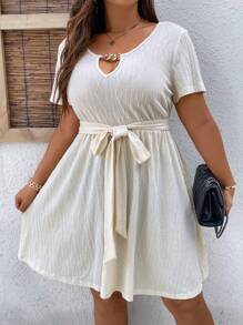 SHEIN LUNE 大碼鏈條細節繫腰帶連衣裙 - 杏色 - 查看 7