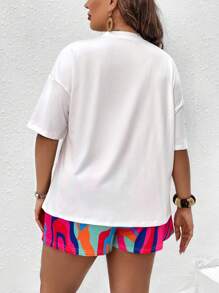 Calvaya Plus Text Grafik T-shirt med Drop Shoulder & Mixade Mönster Shorts - Multifärgad - Visa 2