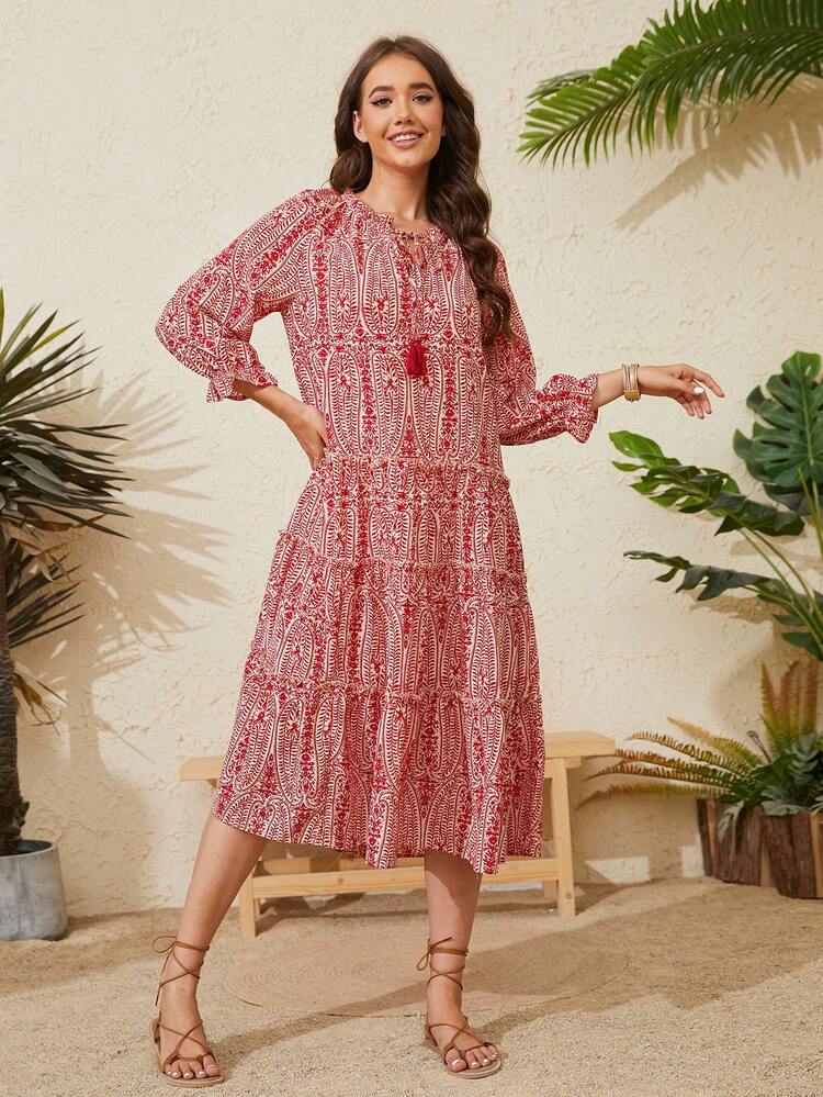 เดรส พิมพ์ลายทั้งตัว คอเสื้อมีดีเทลตกแต่งด้วยพู่ นัวเนีย / ชายระบาย - สีแดง - ดู 6