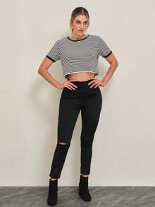 SHE(IN) BRASIL Striped Pattern Crop Knit Top - 黑與白 - 查看 3