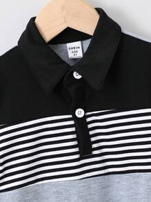 SHEIN garoto jovem Impressão Listrada Bloco De Cores Camiseta Polo