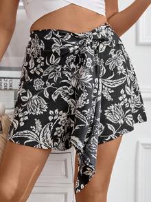 SHEIN Holidaya Plus Floral Print Knot Front Shorts - Black - View 3