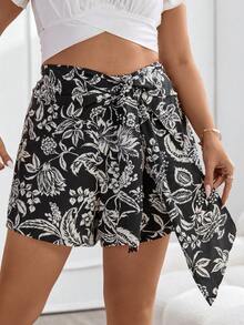 SHEIN Holidaya Plus Floral Print Knot Front Shorts - Black - View 6
