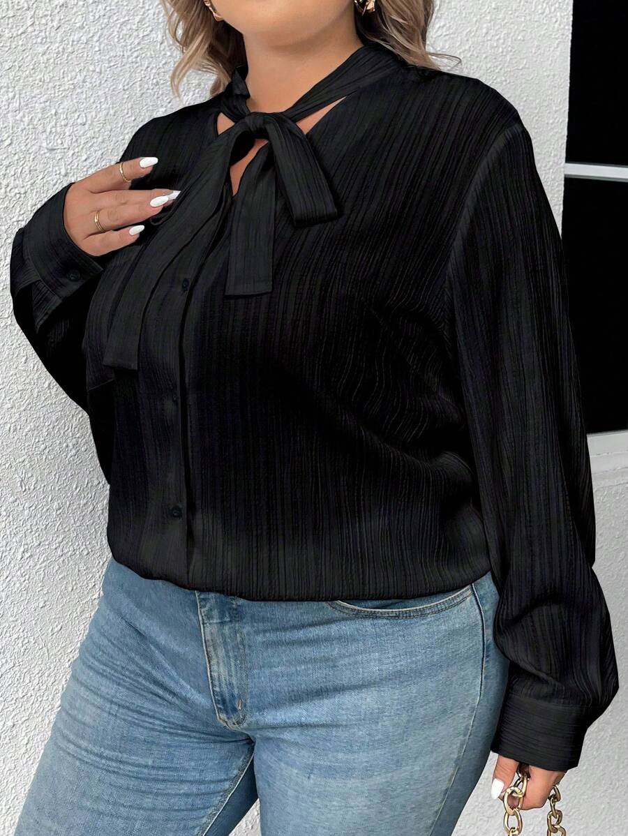 SHEIN Clasi 大碼前紐扣繫帶領襯衫 - 黑色 - 查看 1