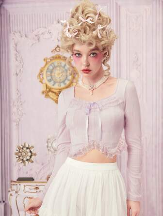 Camiseta con encaje en contraste con lazo delantero