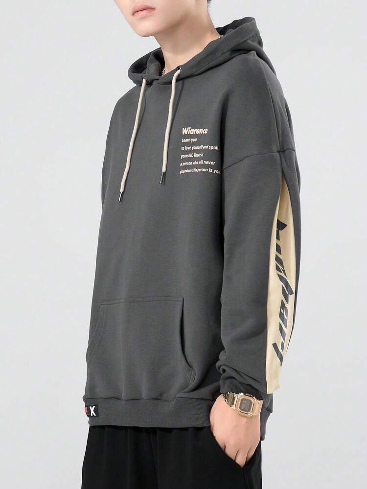 Hombres Capucha con estampado de slogan con bolsillo de canguro con cordón - Gris Oscuro - Añade 1