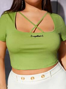 SHEIN SXY 大碼字母貼布前交叉短款T恤 - 青檸色 - 查看 1