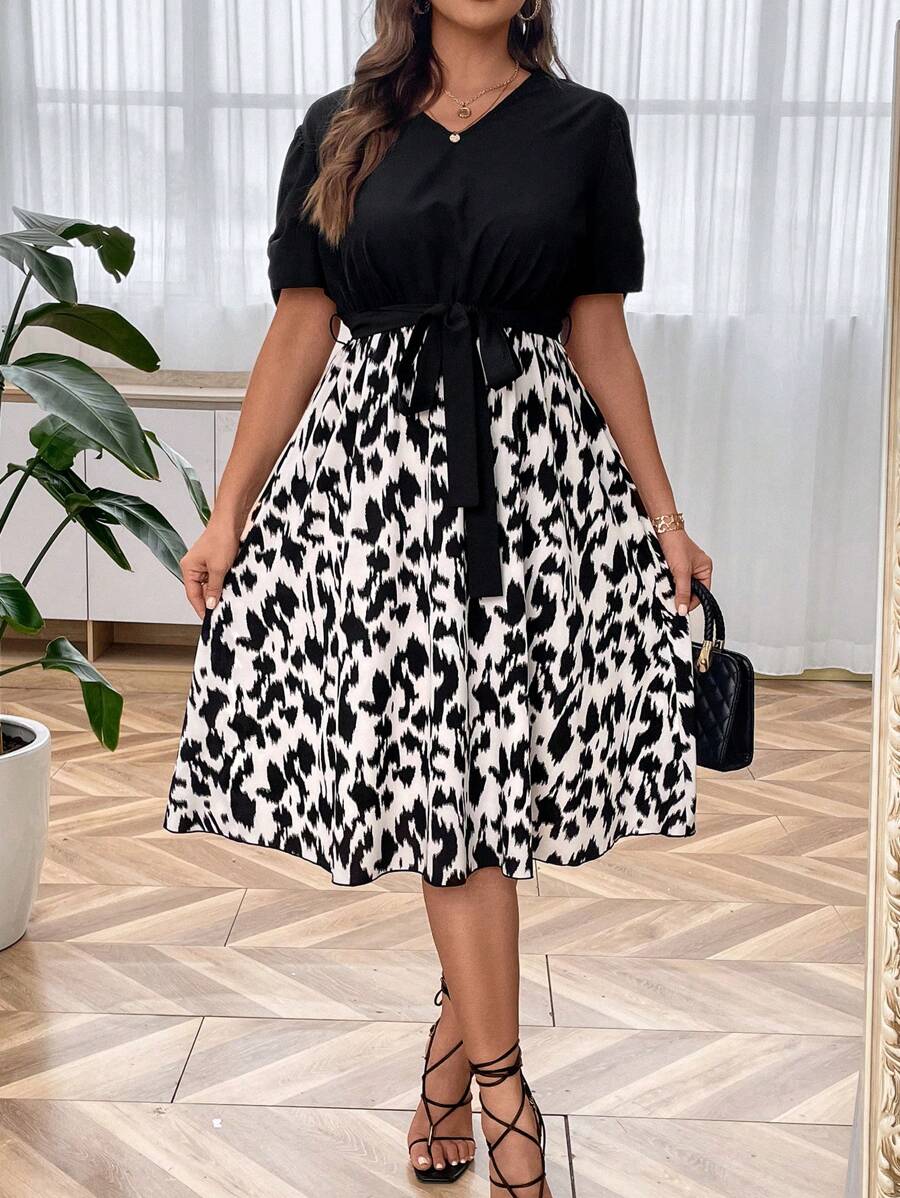 SHEIN Clasi 大碼圖案印花繫腰帶連衣裙 - 黑與白 - 查看 1