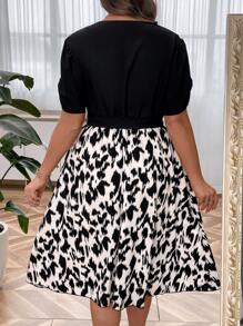 SHEIN Clasi 大碼圖案印花繫腰帶連衣裙 - 黑與白 - 查看 2