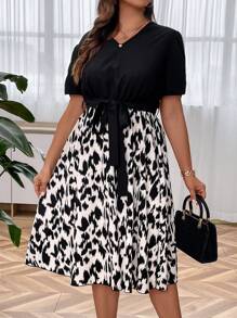 SHEIN Clasi 大碼圖案印花繫腰帶連衣裙 - 黑與白 - 查看 4