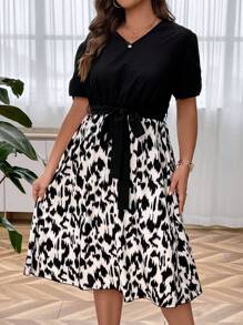 SHEIN Clasi 大碼圖案印花繫腰帶連衣裙 - 黑與白 - 查看 5