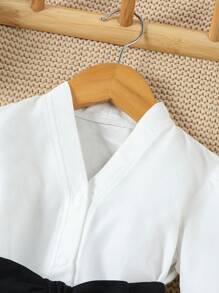 SHEIN Vestido blanco con cinturón negro con manga de burbuja y cuello en V elegante a la moda para bebé niñas 2 piezas - Blanco y Negro - Ver 3