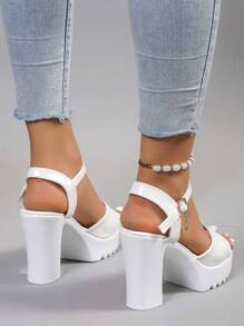 女士搭扣装饰厚底凉鞋，优雅户外白色踝带凉鞋，情人节礼物，女士厚底高跟鞋