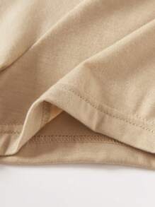 SHEIN Prenda informal para niña preadolescente con estampado de patrón de letrero de dibujos animados impreso en camiseta de manga corta - Caqui - Ver 3