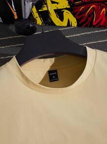 Manfinity VCAY 宽松男式标语和蝴蝶印花 T 恤 - 杏色 - 查看 4