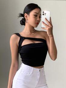 DAZY Top corto con un hombro, recorte y drapeado lateral, top sexy para salir, festivales y mujeres - Negro - Ver 1