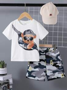 SHEIN 2入組/套 男童休閒簡約透氣舒適潮流小熊卡通圖案 T恤迷彩印花短褲 - 彩色 - 查看 1