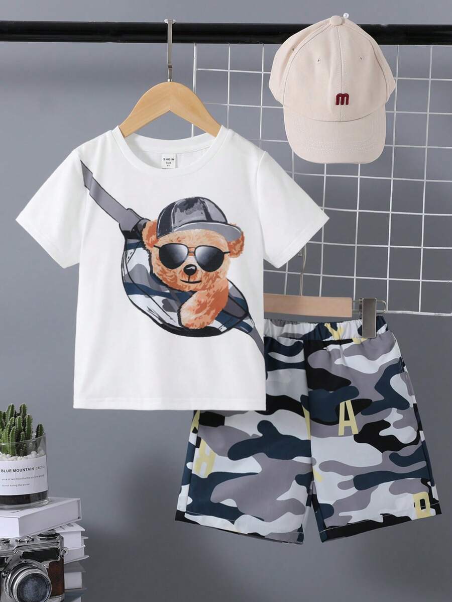 SHEIN 2入組/套 男童休閒簡約透氣舒適潮流小熊卡通圖案 T恤迷彩印花短褲 - 彩色 - 查看 1