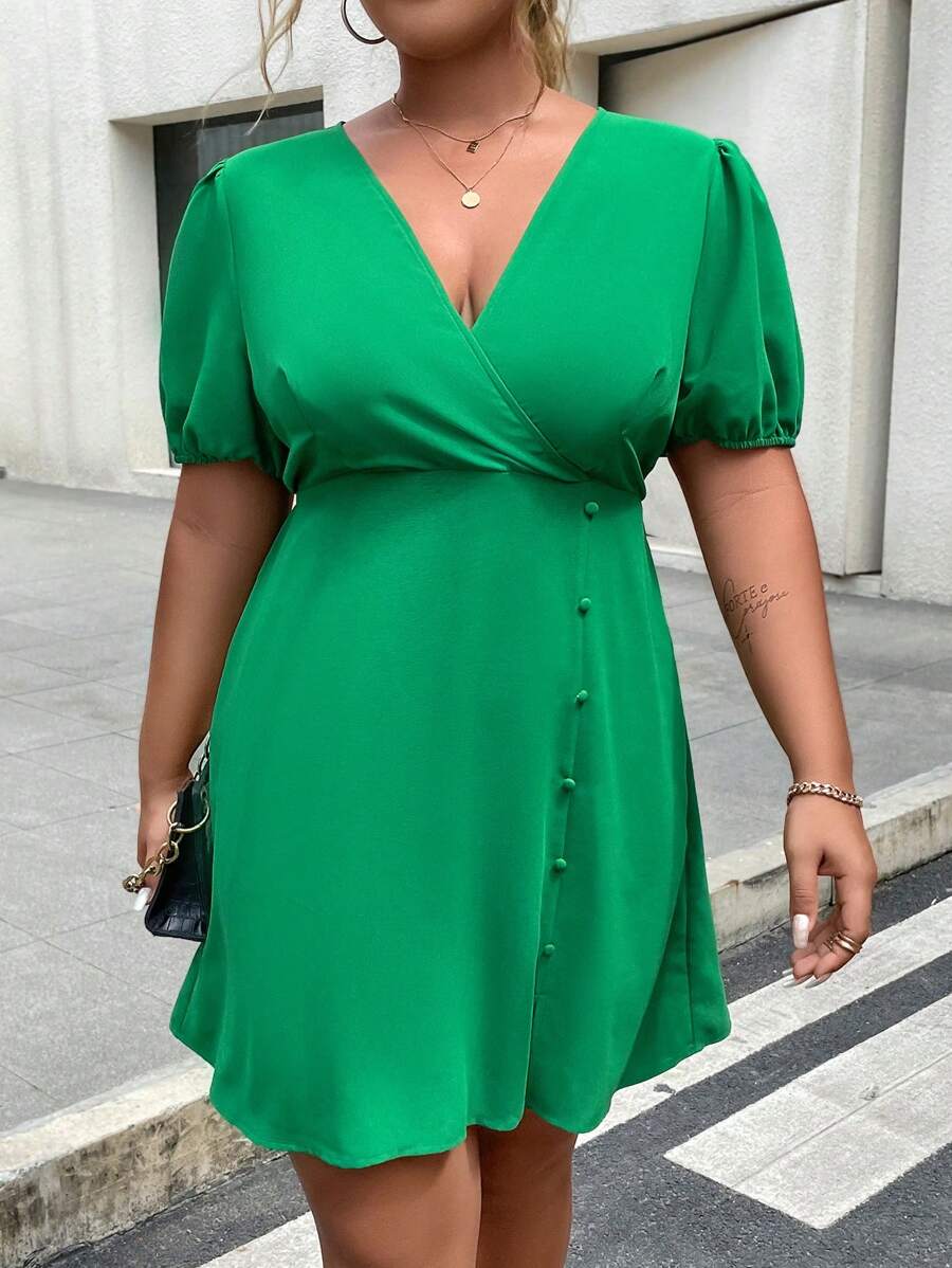 SHEIN Franclia Hơn Surplice cổ Ống tay áo Chi tiết Nút Đầm - màu xanh lá - Xem 1