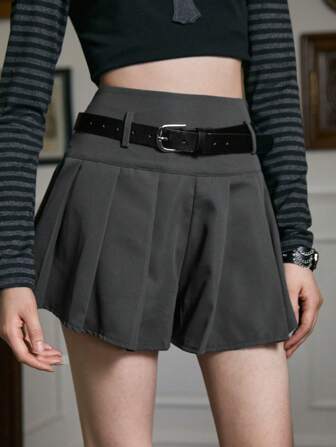 Academia Shorts con cinturón unicolor fruncido