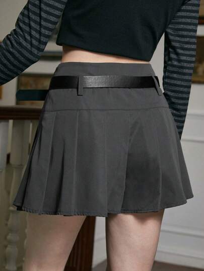 Academia Shorts con cinturón unicolor fruncido