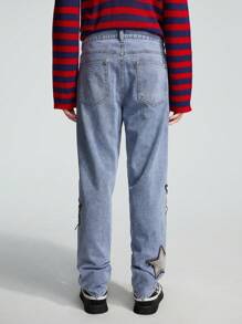 ROMWE MEN Street Life Guys Star Patched Jeans Without Belt - Light Wash - View 2