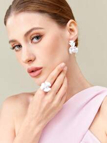 SHEIN Belle 花朵裝飾圓環 - 白色 - 查看 3