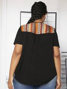 SHEIN CURVE+ 大碼幾何印花T恤 - 黑色 - 查看 2