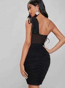 L'Amorae 單肩褶邊拼接網紗緊身連衣裙