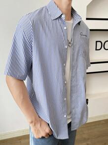 Manfinity RebelGame Herr Randigt Tryck Påsydda Fickor Skjorta Utan T-shirt - Blått och Vitt - Visa 4