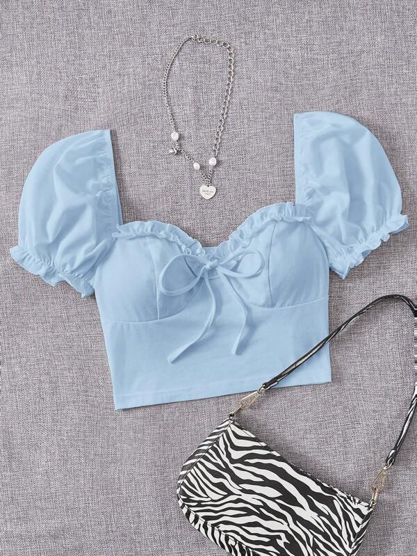 SHEIN EZwear Top corto de manga corta con volantes, nudo delantero y manga abullonada