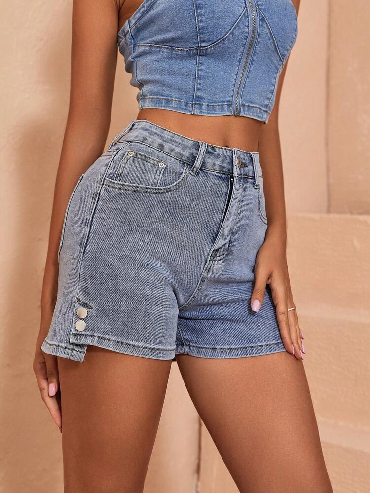 Shorts en mezclilla unicolor con bolsillo oblicuo con diseño de botón - Lavado ligero - Añade 6