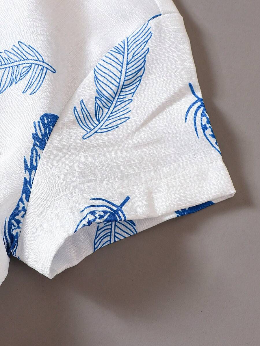 SHEIN 2pcs/Set Young Boys Casual Feather Print Collared Short Sleeve
