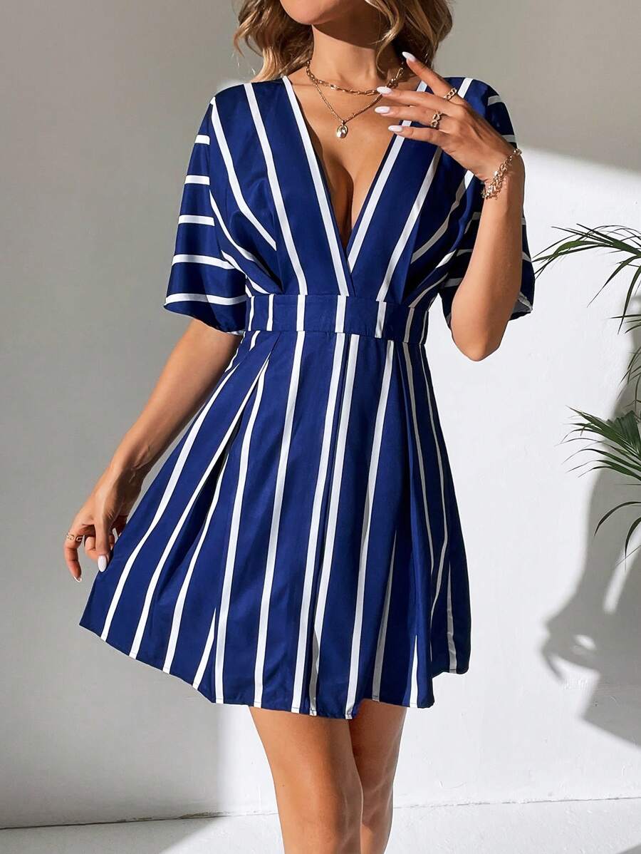 SHEIN Tall 條紋印花深V領褶皺細節洋裝 - 藏蓝色 - 查看 1