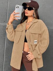 SHEIN EZwear 字母補丁細節翻蓋口袋落肩袖外套不附吊帶上衣 - 卡其色 - 查看 3