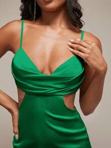 SHEIN BAE 素色鏤空後背繫帶緞面吊帶洋裝