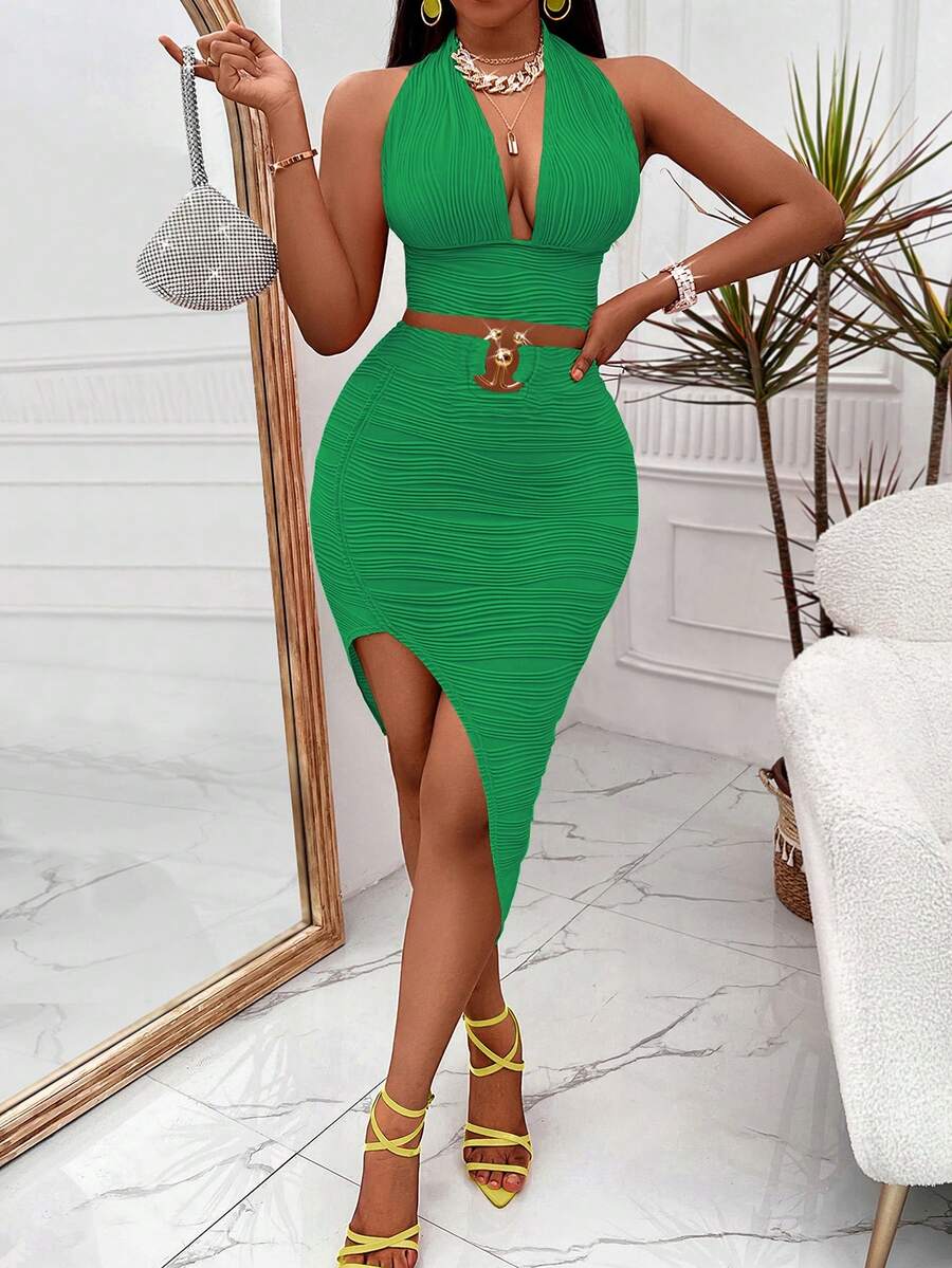 AIJ Bộ 2 món áo hai dây cổ chữ V sâu xếp nếp và chân váy midi xẻ tà Amarilo dành cho nữ - Xem 1