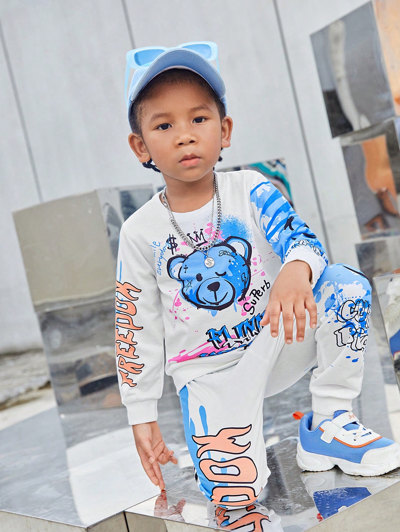 SHEIN Kids Cooltwn Young Boy Bear & Letter Graphic Sweatshirt & Sweatpants SHEIN USA