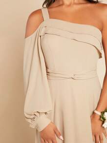 SHEIN Belle Vestido de dama de honor de manga farol de un hombro bajo cruzado - Caqui - Ver 5