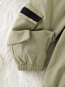 男嬰王冠和字母圖案連帽衫和翻蓋口袋長褲 - 彩色 - 查看 8