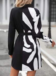 SHEIN Privé 圖案印花落肩袖腰帶襯衫洋裝 - 黑與白 - 查看 2